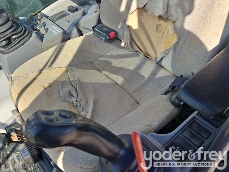 2017-deere-75g-image-24