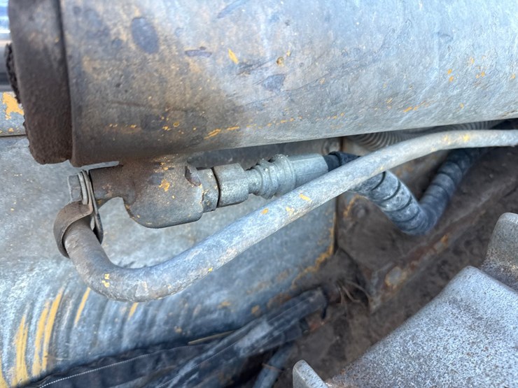 2005-caterpillar-d6n-lgp-image-47