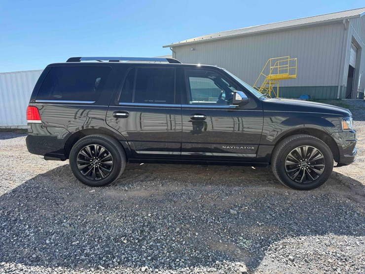 2015-lincoln-navigator-image-6