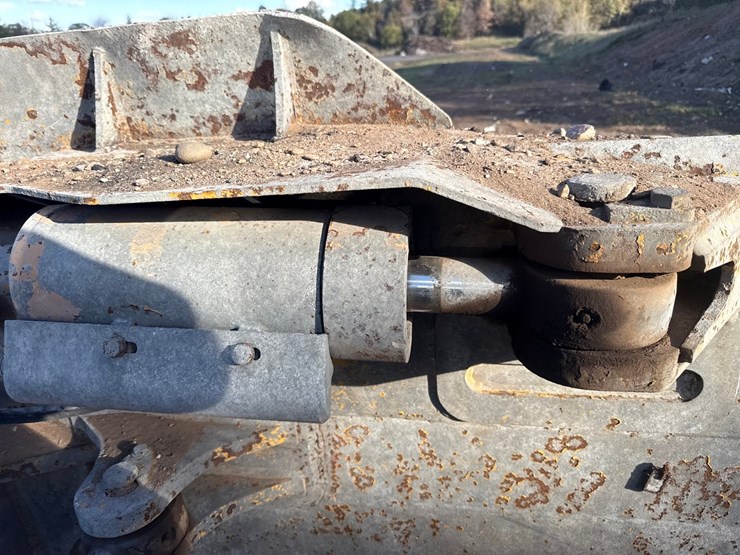 2005-caterpillar-d6n-lgp-image-15