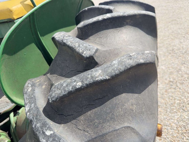 john-deere-720-image-17