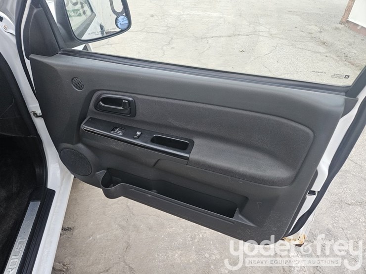 2011-chevrolet-colorado-image-27