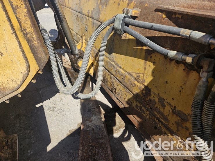 2010-caterpillar-d7e-image-13