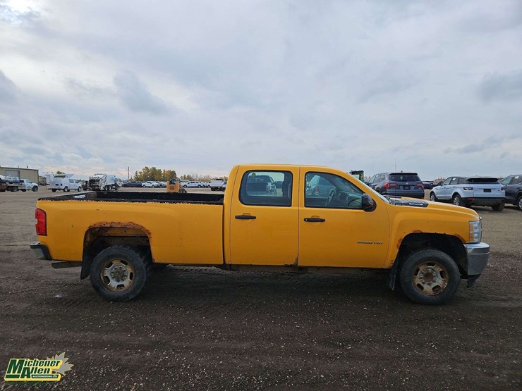 2012-chevrolet-silverado-2500hd-image-14