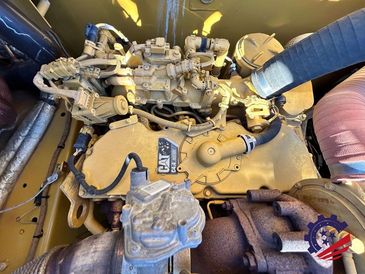 2018-caterpillar-320-image-76