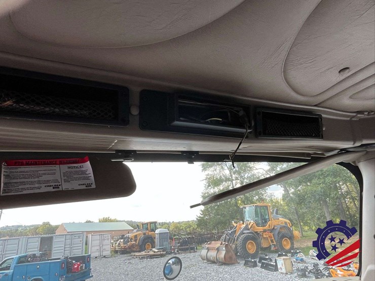 2011-international-paystar-tri-axle-hydrovac-truck-image-70