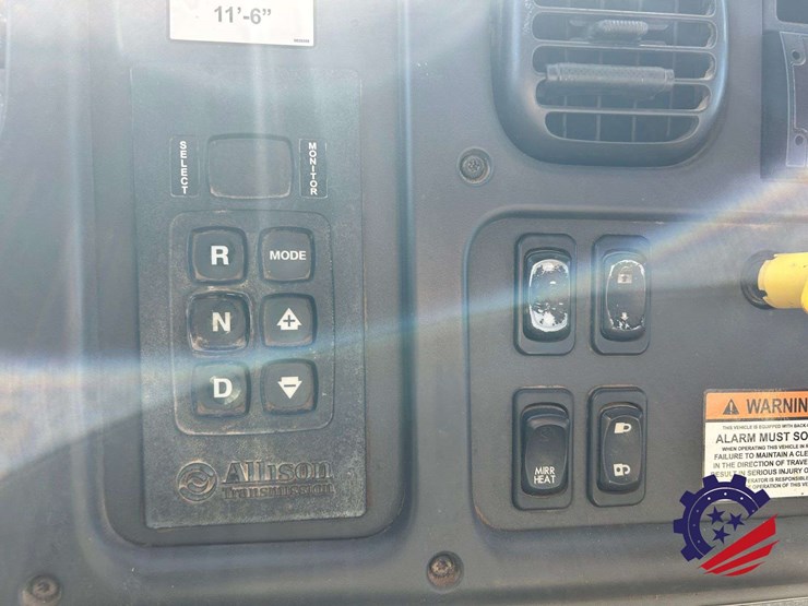 2019-freightliner-114sd-image-55