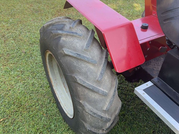 custom-case-4994-articulating-tractor-image-13