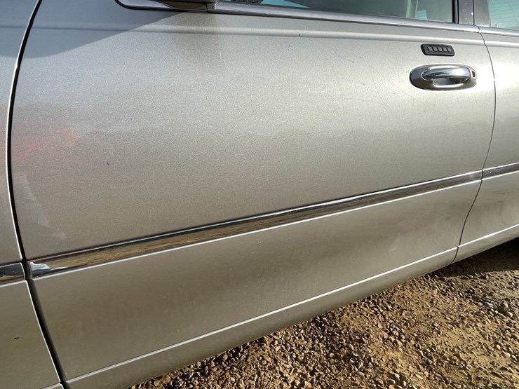 #201-•-2005-lincoln-town-car-(has-wi-title)-image-35