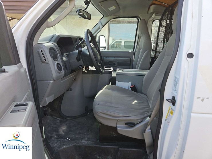 2011-ford-cargo-image-16