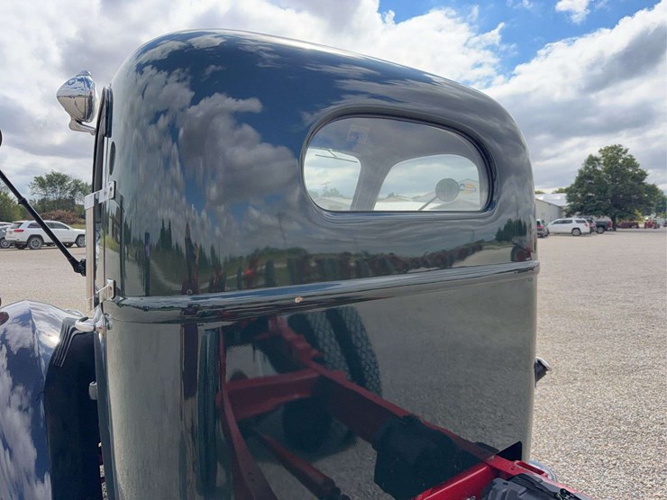 exceptional-international-kb-7-truck-with-fifth-wheel-hitch-image-27