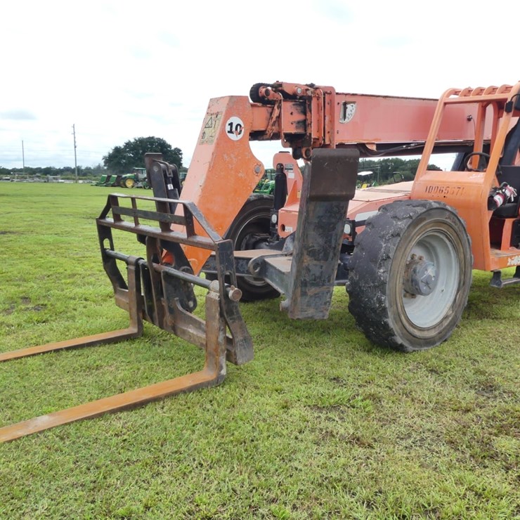 JLG 10054