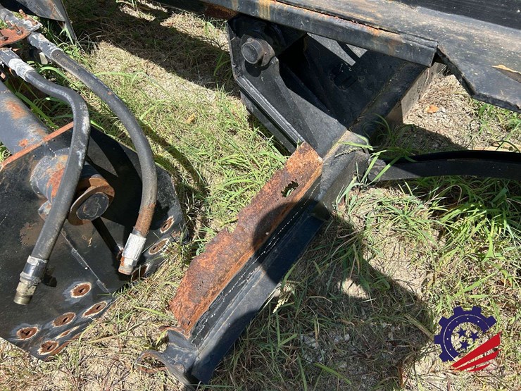 complete-roll-off-hoist-body-minus-the-tarper-rams,-tank,-plastic-fenders-image-22