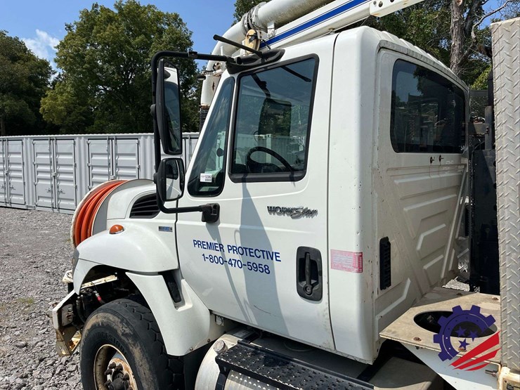 2009-international-sf637-t/a-hydrovac-truck-image-23