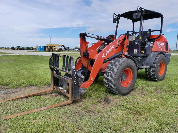 kubota-r640-image-1