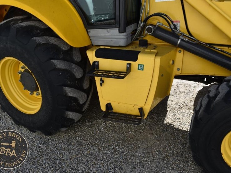 2013-new-holland-b110c-image-29