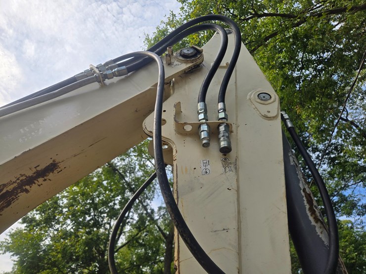 terex-tlb840r-image-71