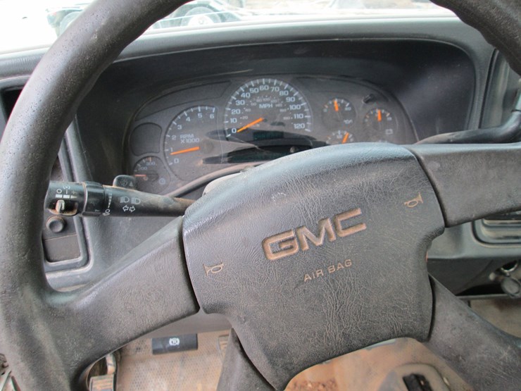 2005-gmc-2500hd-image-32
