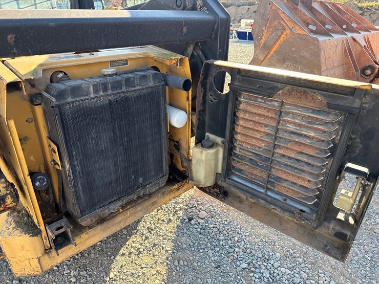 new-holland-lx885-image-26