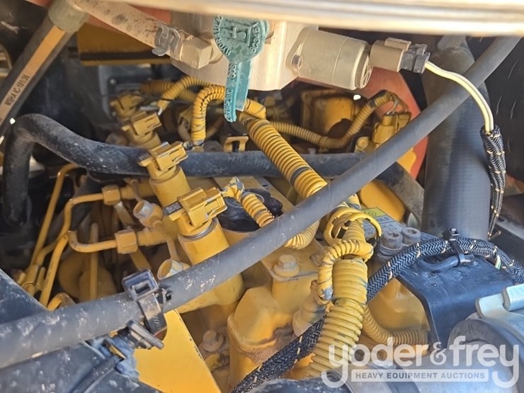 2018-caterpillar-226d-image-38