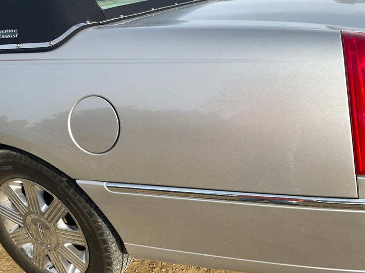 #201-•-2005-lincoln-town-car-(has-wi-title)-image-30