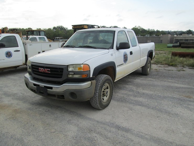 2005-gmc-2500hd-image-1