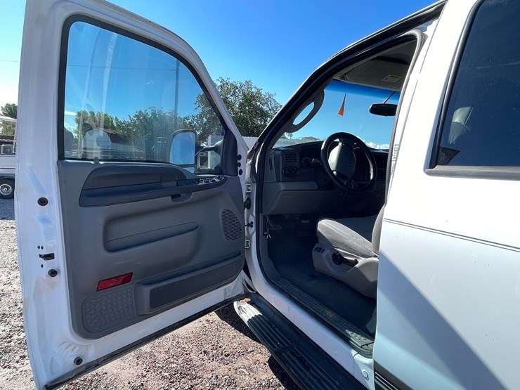 2003-ford-excursion-image-30