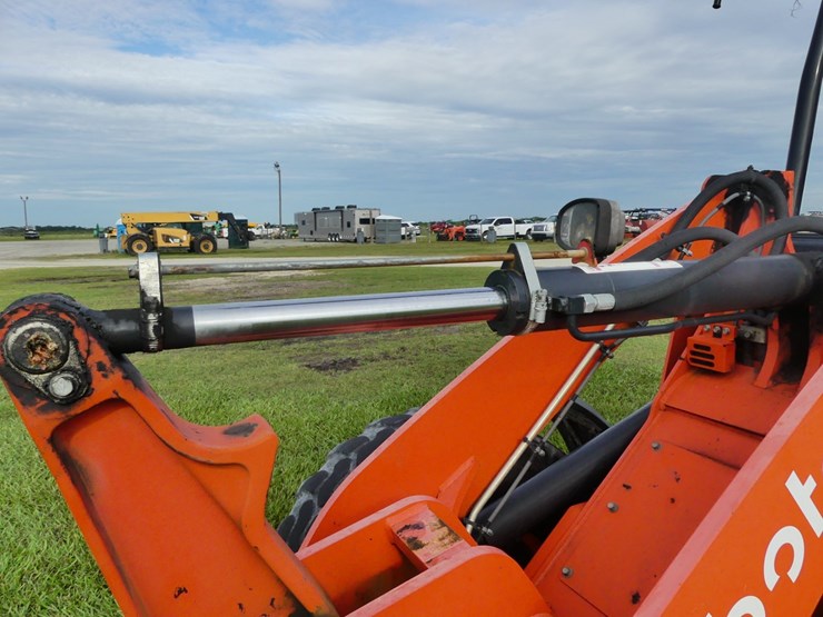 kubota-r640-image-9