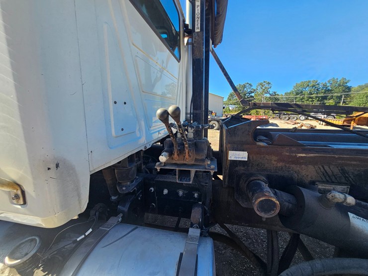 2007-mack-cl713-image-103