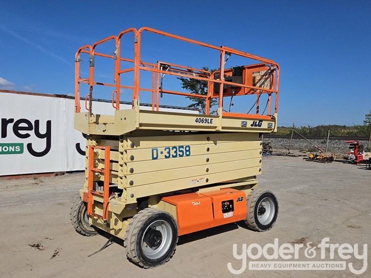 2015-jlg-4069le-image-1