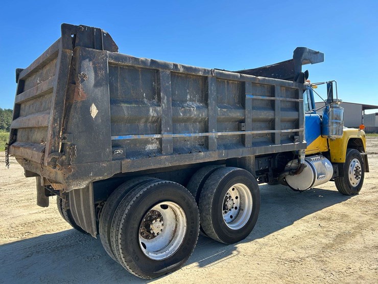 1989-mack-r688st-image-5
