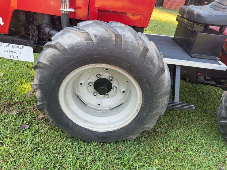 custom-case-4994-articulating-tractor-image-26