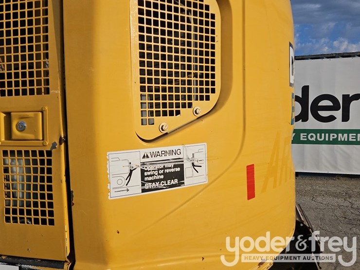 2016-deere-135g-image-27