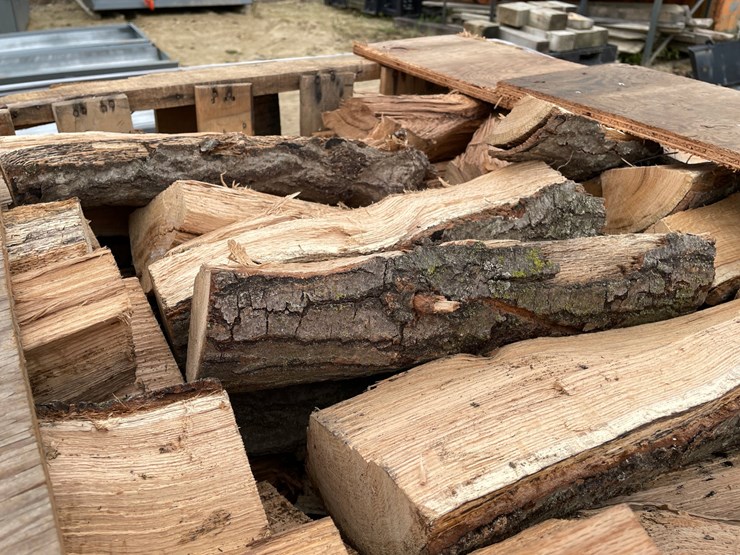 #3052-•-pallet-of-oak-firewood-image-7