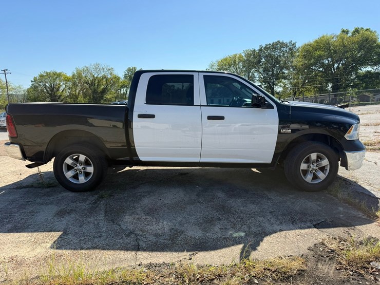 2017-dodge-1500-image-29