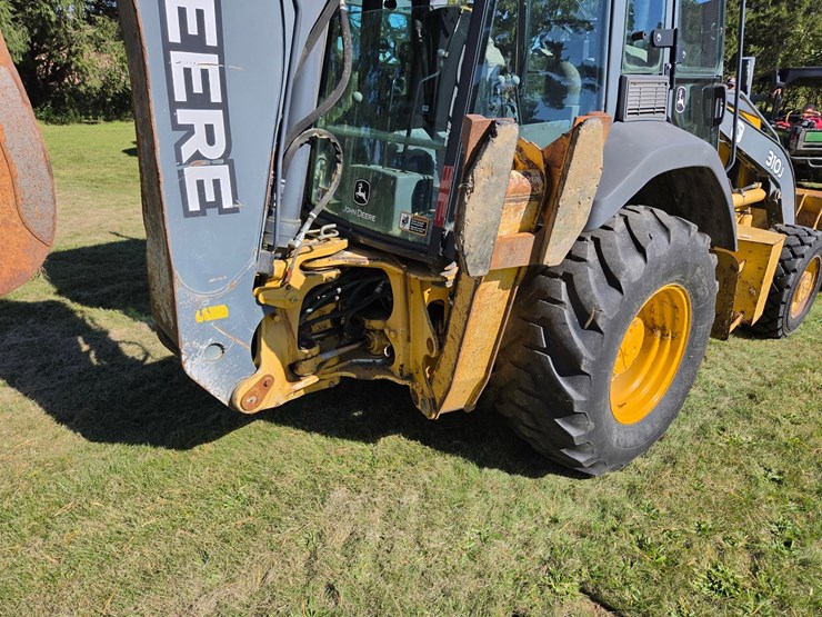 2010-deere-310j-image-15
