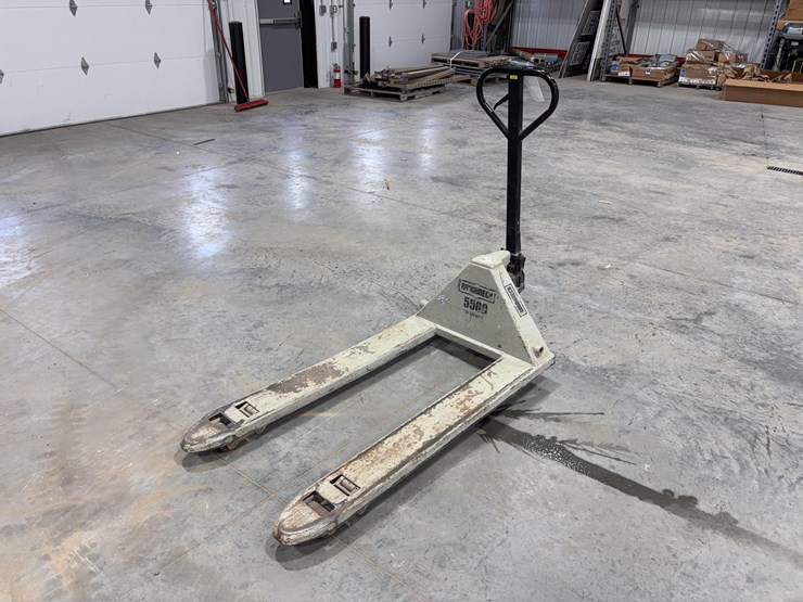 pallet-jack-image-1