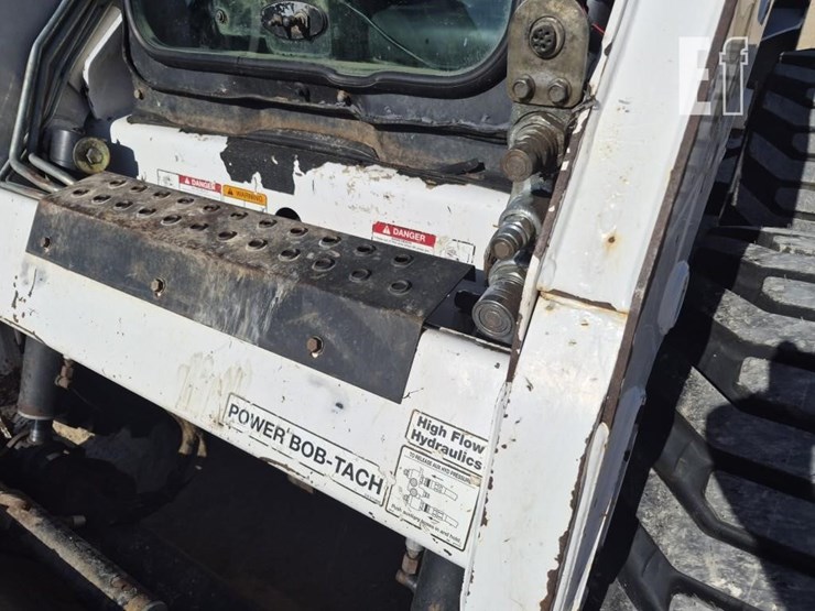 2010-bobcat-s205-image-11