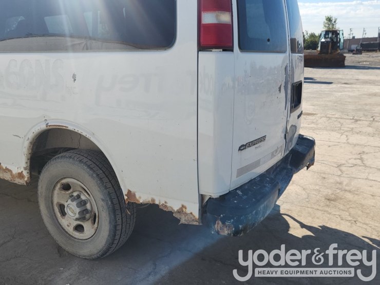 2005-chevrolet-3500-image-23