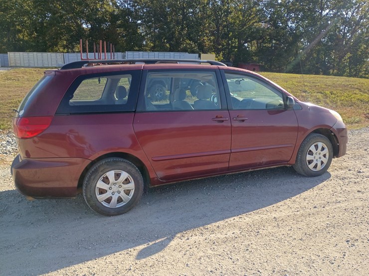 2006-toyota-sienna-image-8