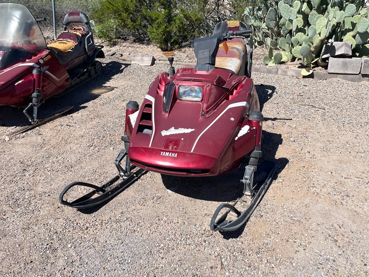 #2897-•-yamaha-venturo-snowmobile-image-2