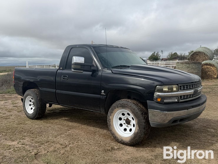 2001-chevrolet-silverado-1500-image-3