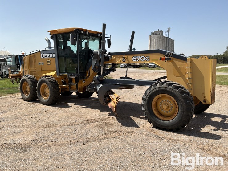 2013-deere-670g-image-3