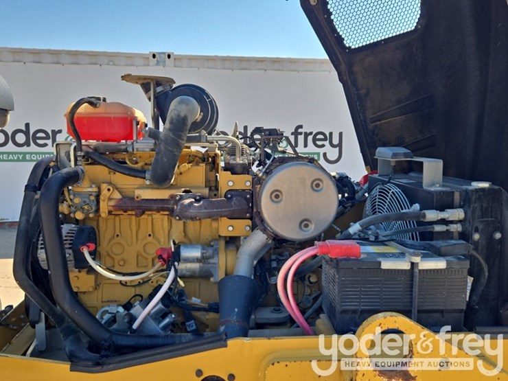 2018-caterpillar-cb34b-image-40