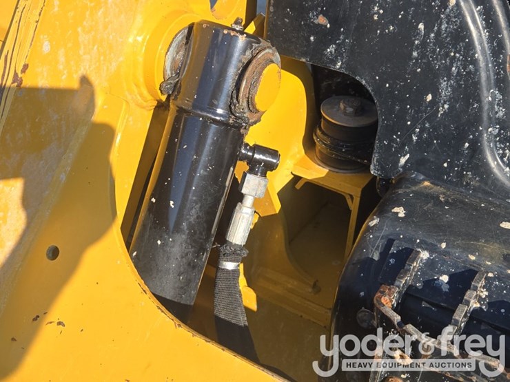 2018-caterpillar-226d-image-19