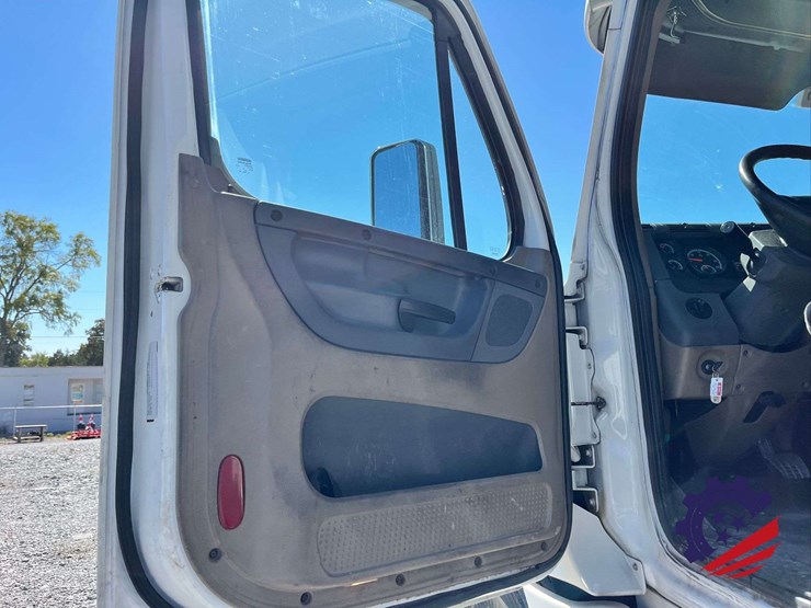 2018-freightliner-cascadia-t/a-truck-tractor-image-77