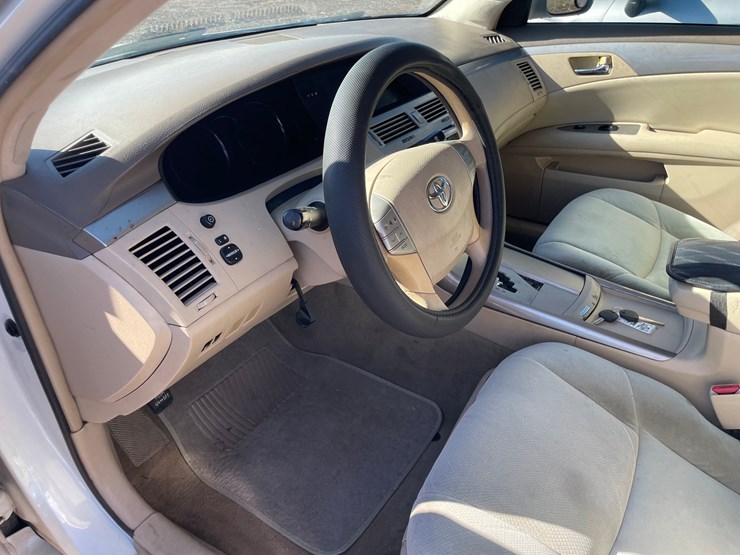 #2762-•-2005-toyota-avalon-(title-in-delay)-image-38