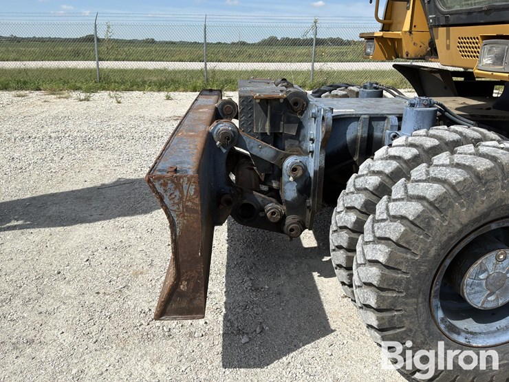 2011-deere-220dw-image-12