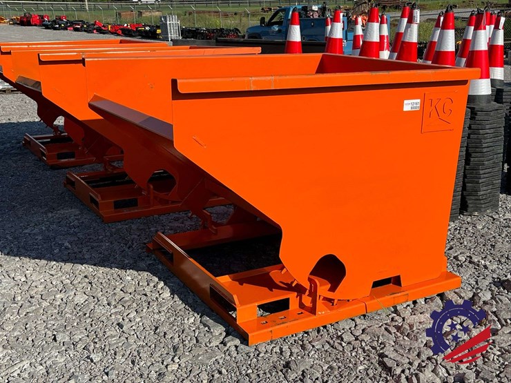 2.0-cy.-self-dumping-hopper-with-fork-pockets-image-1