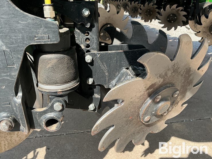 2018-john-deere-1775nt-image-10